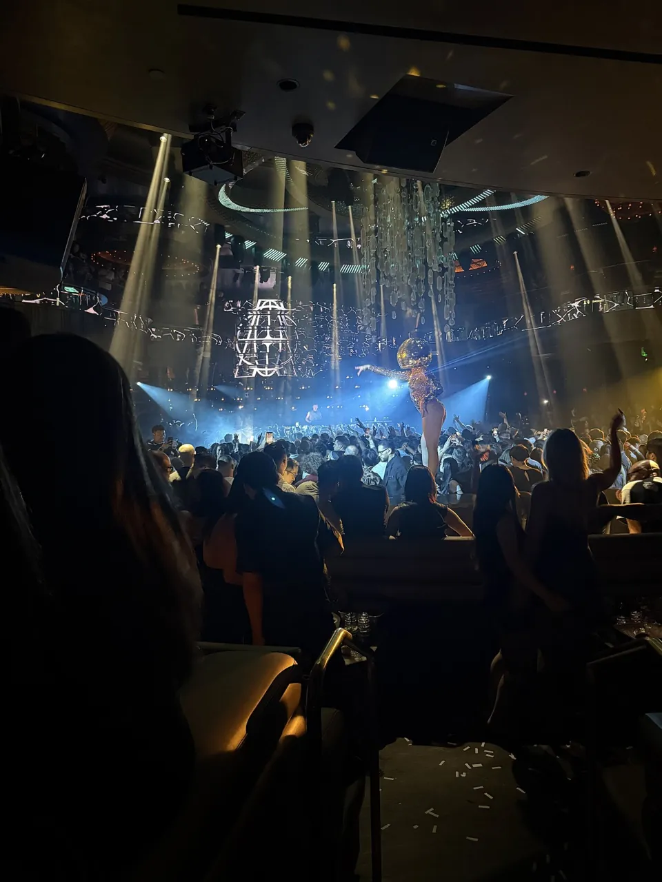Interior de OMNIA Nightclub durante una noche de 2026 · archivo 2026