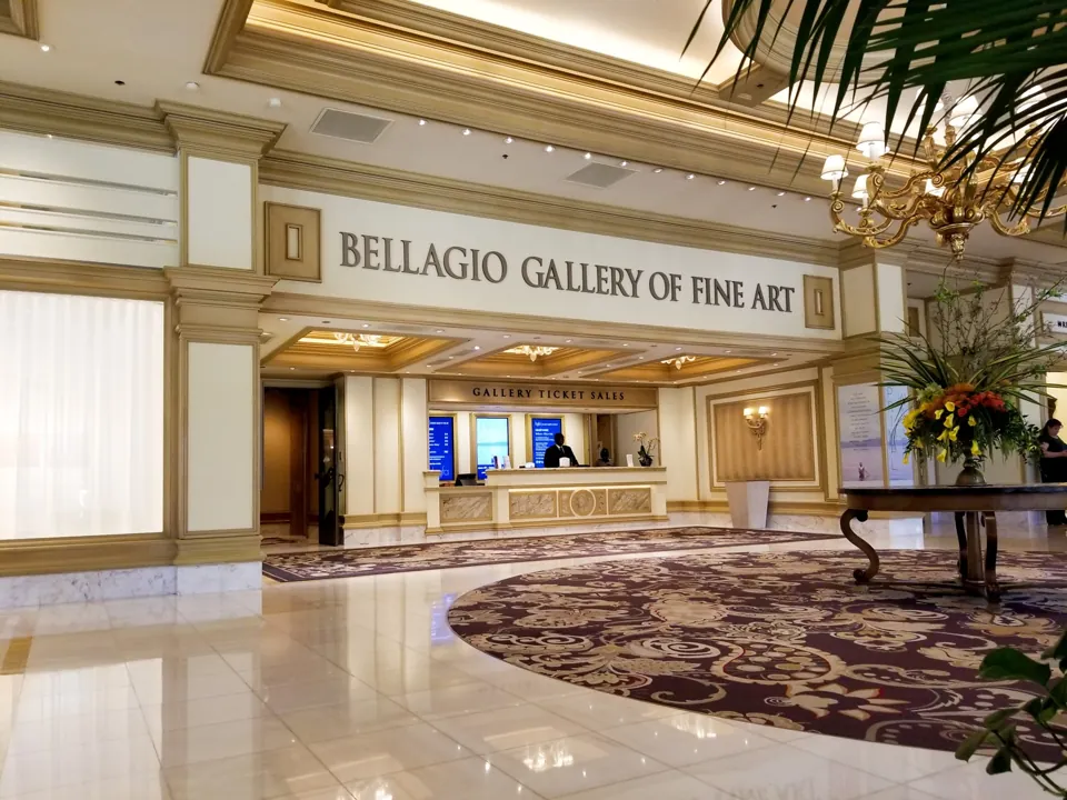 Entrada de Bellagio Gallery of Fine Art · archivo julio de 2018; no representa la exposición actual.