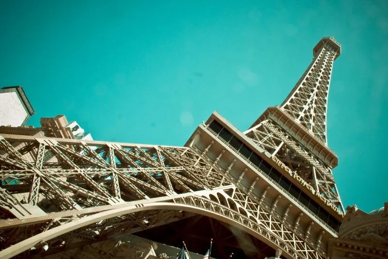 Paris Las Vegas · torre y restaurante, exterior, archivo 2009