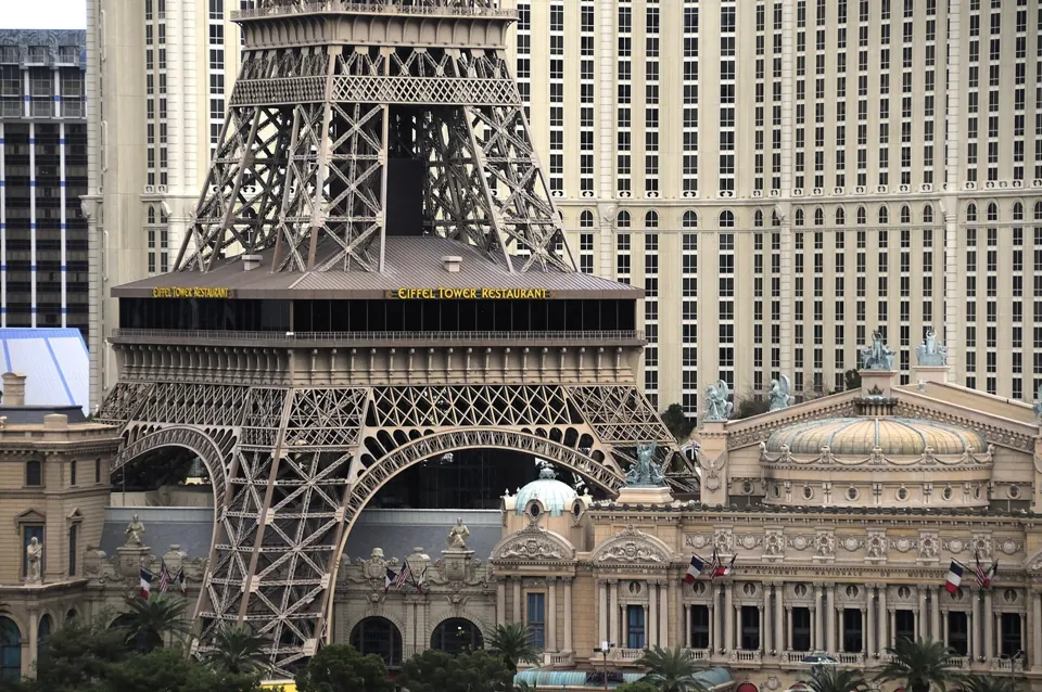 Eiffel Tower Restaurant, vista exterior · archivo 2009