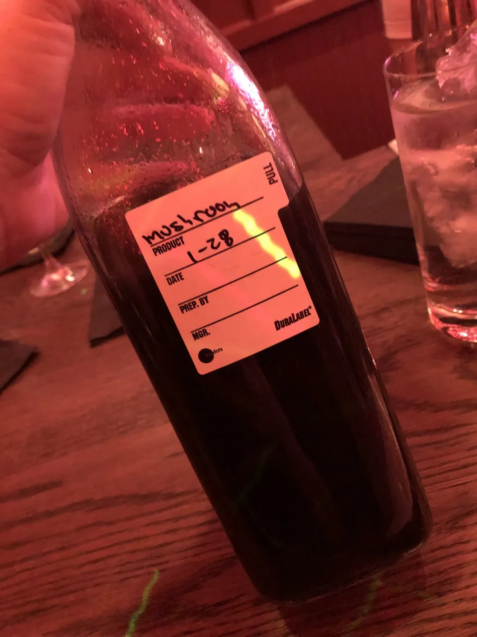 Mezcal fotografiado en Ghost Donkey · archivo 2019; no representa la carta actual