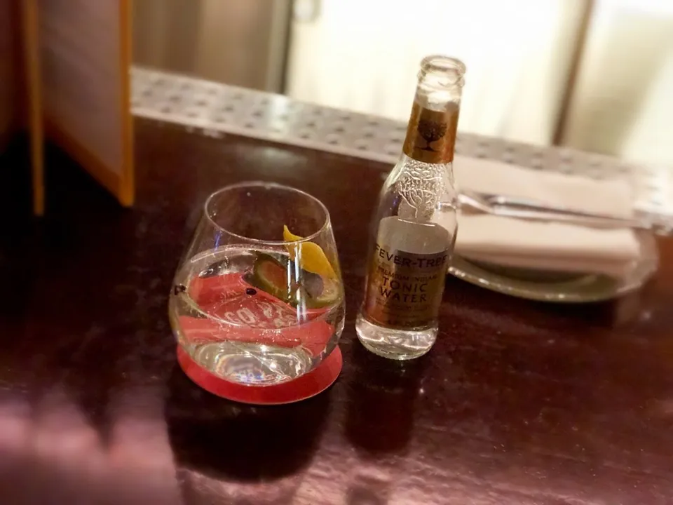 Gin tonic fotografiado en Jaleo Las Vegas · archivo 2019; no representa la carta actual