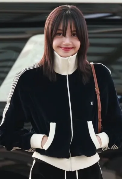 LISA en una salida de aeropuerto · archivo diciembre 2023; no es una imagen de VIVA LA LISA