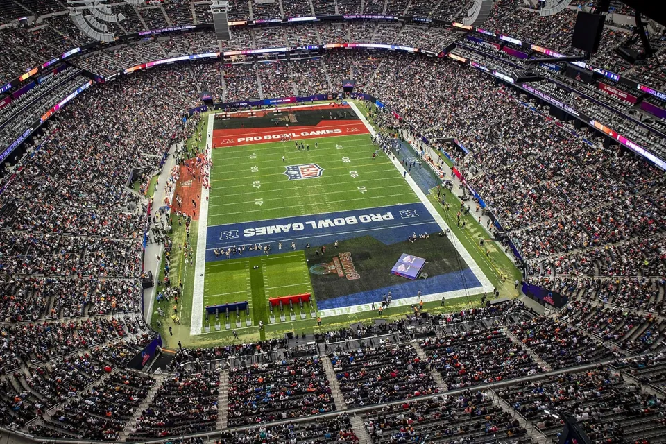Interior de Allegiant Stadium durante el Pro Bowl de 2023 · fotografía de archivo; la configuración depende del evento