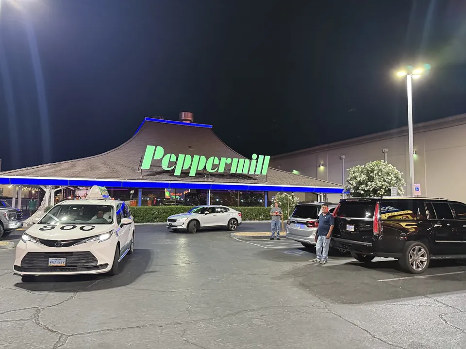 Restaurante Peppermill · archivo 2026