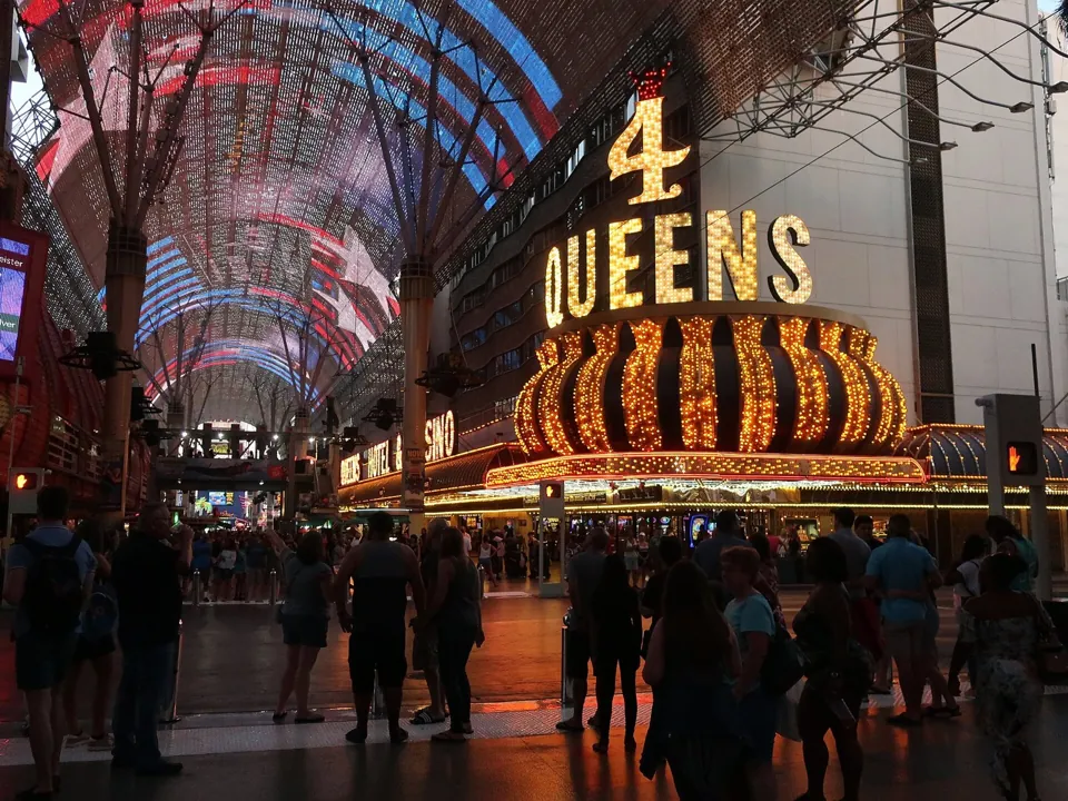 Fremont Street Experience de noche · archivo 2018