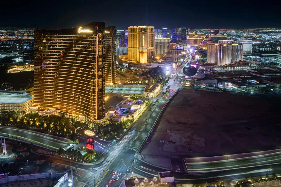 Vista del Strip desde Allē Lounge on 66 de Resorts World · febrero de 2023