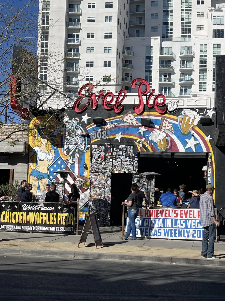 Fachada de Evel Pie en Fremont Street · marzo de 2022