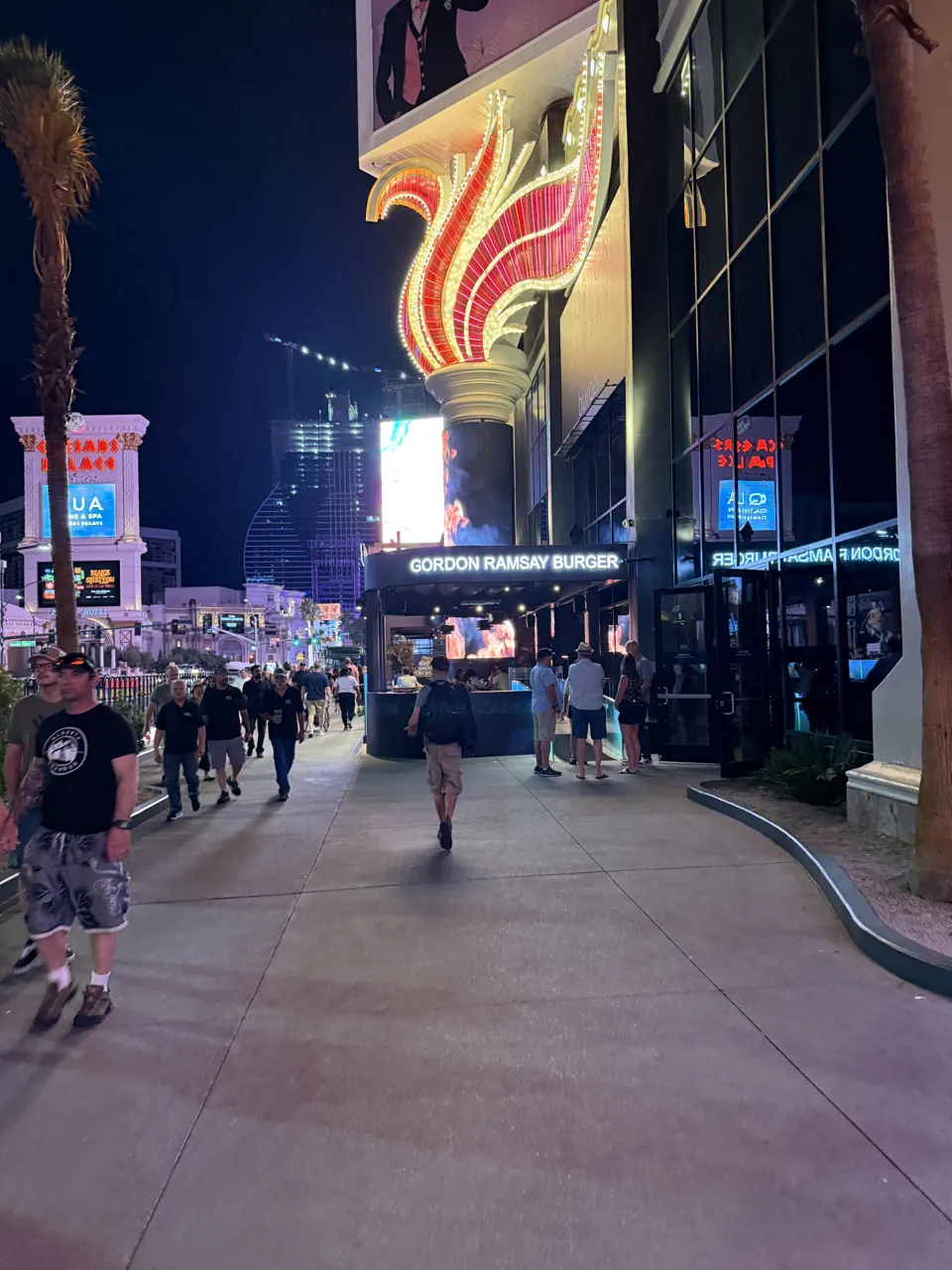 Gordon Ramsay Burger en Flamingo, visto desde el Strip · mayo de 2026