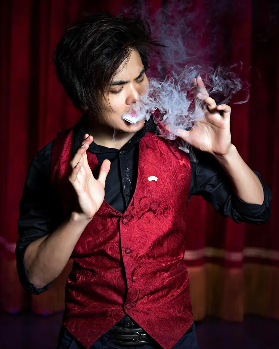 Shin Lim interpretando Dream Act en Macao · archivo noviembre de 2016; no es una foto de su producción actual en Palazzo