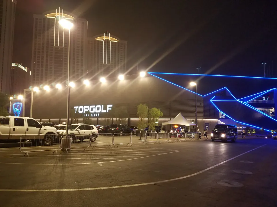 Exterior de Topgolf Las Vegas · archivo de junio de 2016. No corresponde a una reserva ni confirma servicios actuales.