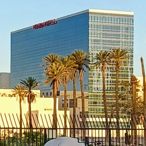 Opal Tower de Virgin Hotels Las Vegas · archivo de abril de 2022. No confirma servicios ni configuración actuales.