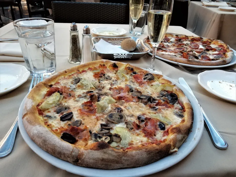 Pizza fotografiada en Canaletto, Las Vegas · archivo de octubre de 2019; no confirma la carta ni la presentación actuales.
