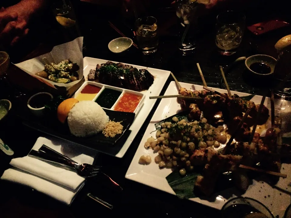 Mesa con preparaciones de SUSHISAMBA de Las Vegas · archivo de febrero de 2015; no garantiza disponibilidad actual de esos platillos.