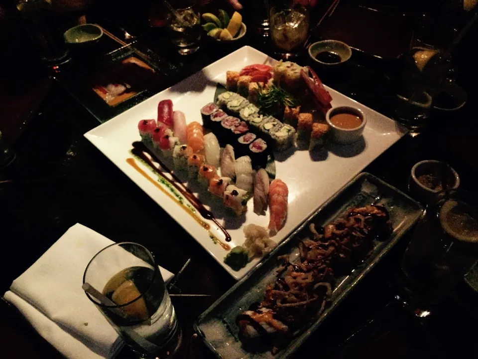 Selección de sushi fotografiada en SUSHISAMBA de Las Vegas · archivo de febrero de 2015; menú y presentación pueden cambiar.