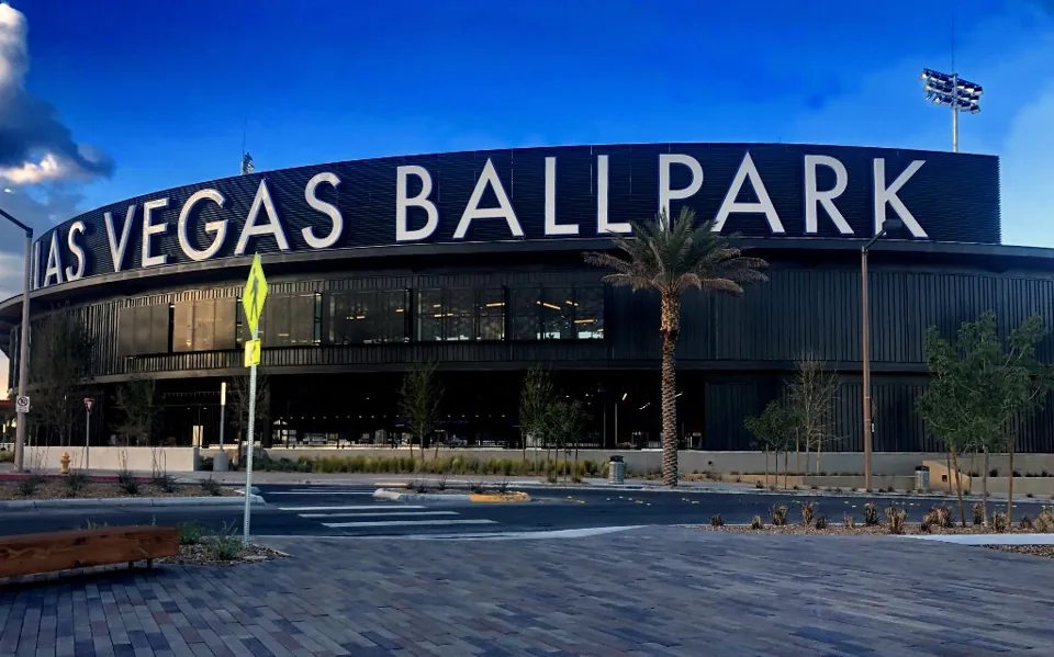 Entrada principal de Las Vegas Ballpark · archivo del 22 de abril de 2019; señalización y accesos actuales pueden variar.