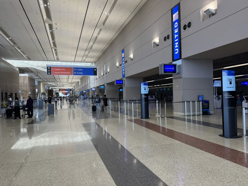 Mostradores de documentación de la Terminal 3 del Aeropuerto Harry Reid · archivo del 20 de julio de 2025; las asignaciones de aerolíneas y mostradores pueden cambiar.