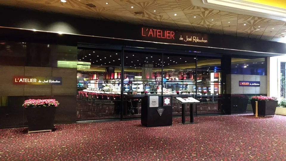 Entrada de L’Atelier de Joël Robuchon en MGM Grand, Las Vegas · archivo del 30 de septiembre de 2018; el aspecto y la oferta actuales pueden variar.