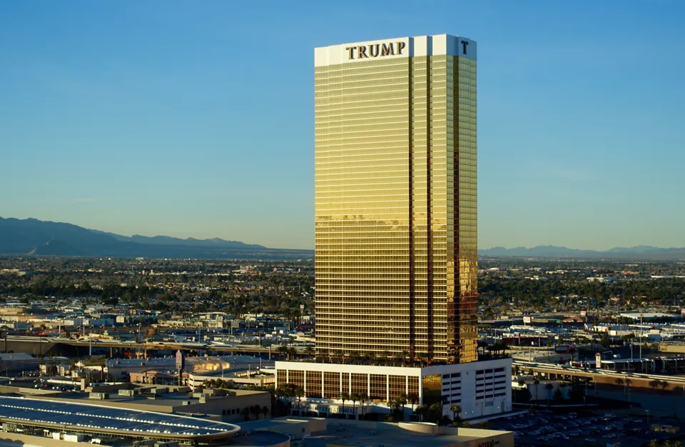 Torre dorada de Trump International Hotel Las Vegas en enero de 2017.