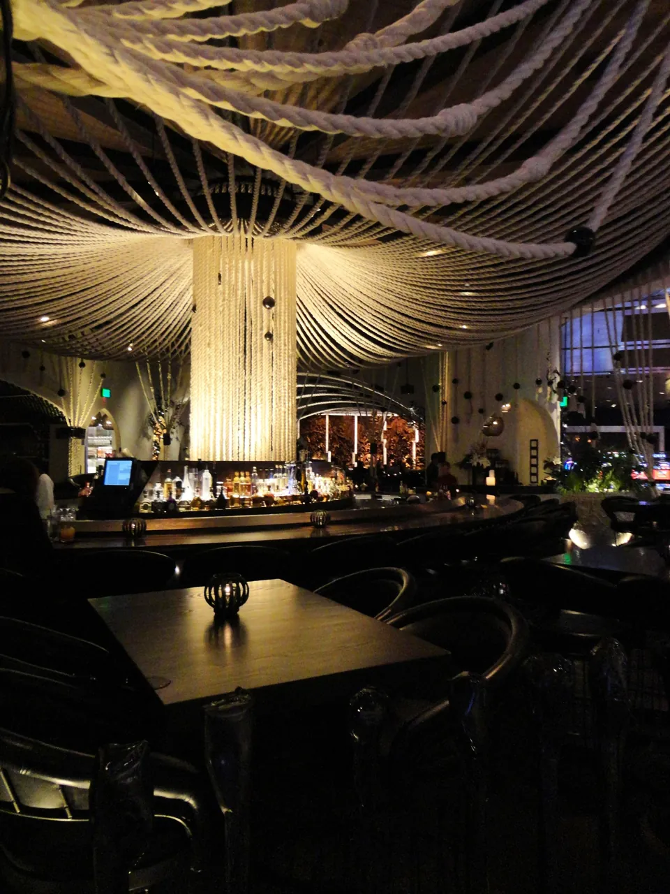 Interior y barra de Javier’s en ARIA · archivo de diciembre de 2012. No confirma la decoración actual.