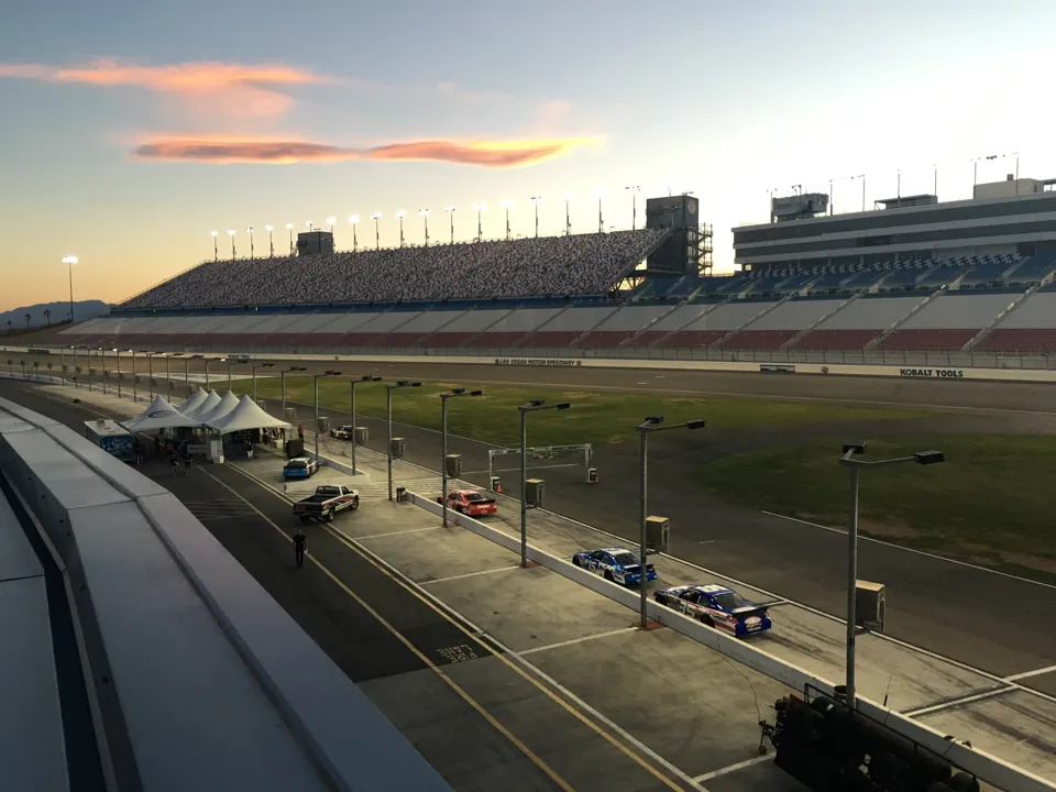 Óvalo y gradas de Las Vegas Motor Speedway · archivo 2016-07-16.