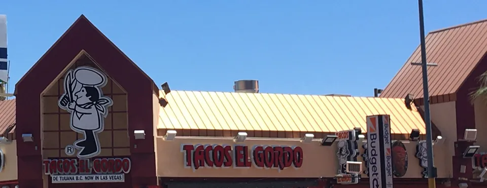 Letreros y fachada de Tacos El Gordo en 3041 S. Las Vegas Boulevard · recorte de una fotografía de mayo de 2020; no confirma condiciones actuales.
