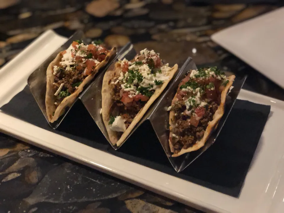 Gyro tacos fotografiados en Carson Kitchen, Las Vegas · archivo de diciembre de 2019; no representa una promesa del menú actual.