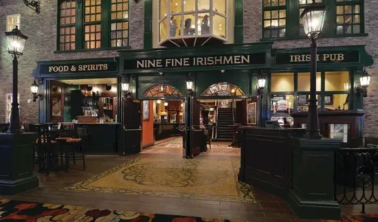 Entrada de Nine Fine Irishmen en New York-New York · fotografía de prensa sin fecha de toma publicada; no acredita horarios ni disponibilidad actuales.