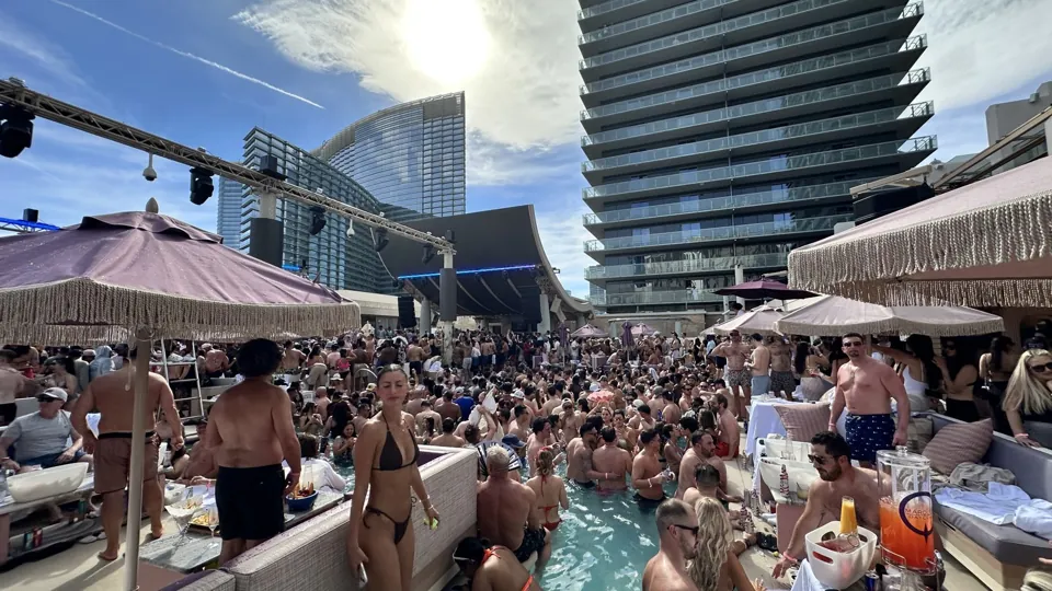 Alberca de Marquee Dayclub durante su reapertura de marzo de 2026