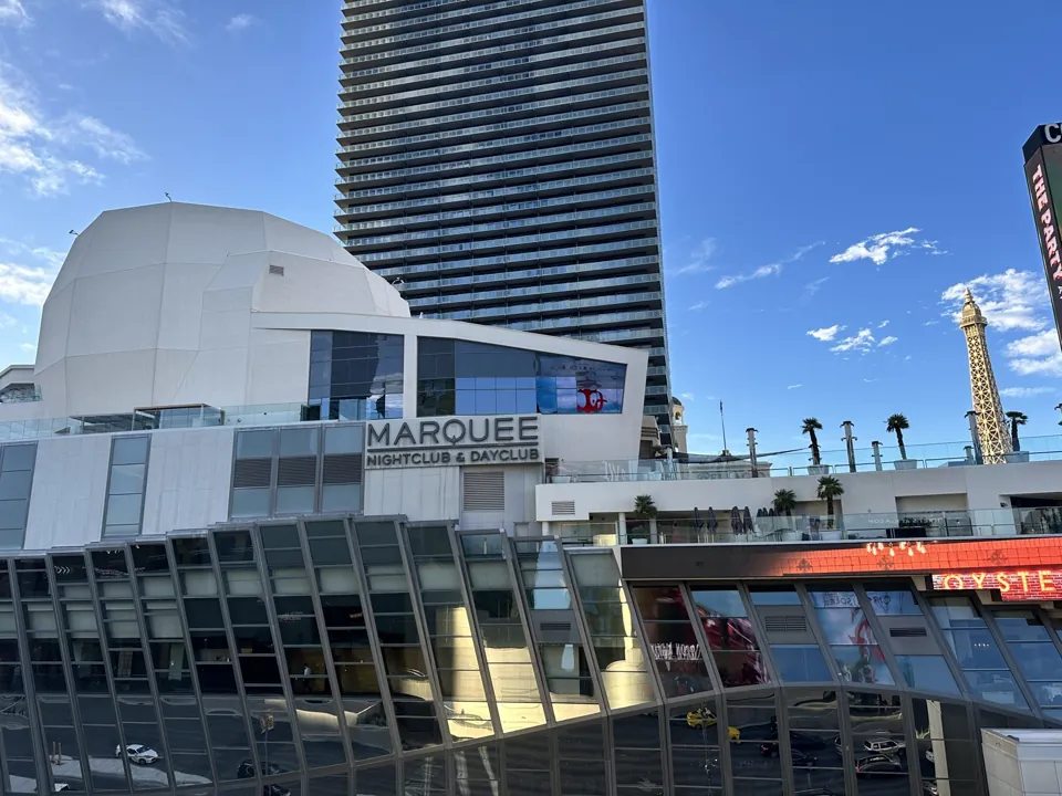 Fachada y letrero de Marquee Nightclub & Dayclub en The Cosmopolitan · agosto de 2025
