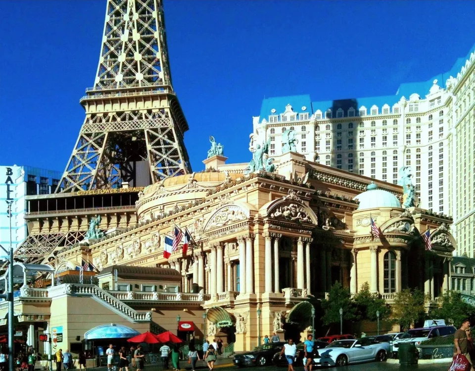 Fachada de Paris Las Vegas y Torre Eiffel · archivo 2014