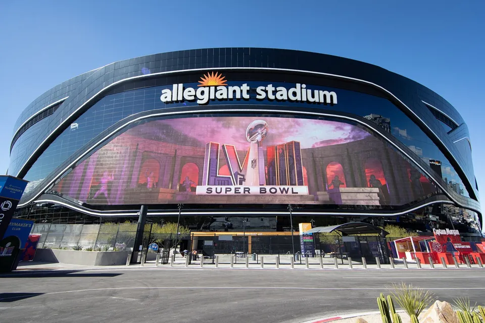 Allegiant Stadium desde la calle · archivo 2024