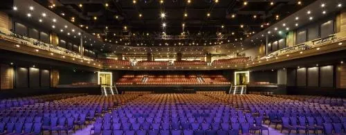 Vista desde el escenario de The Chelsea; el montaje depende del evento.