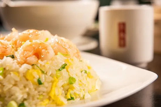 Arroz frito con camarón presentado por Din Tai Fung en ARIA.
