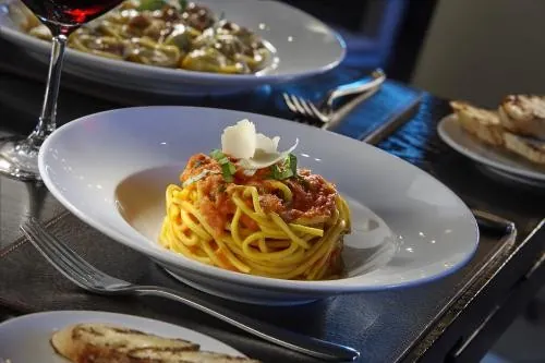 Spaghetti Scarpetta · fotografía de prensa; presentación y menú sujetos a cambios.