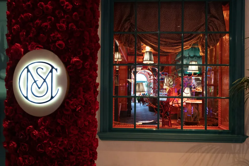 Entrada de The Mayfair Supper Club en Bellagio · archivo 2021