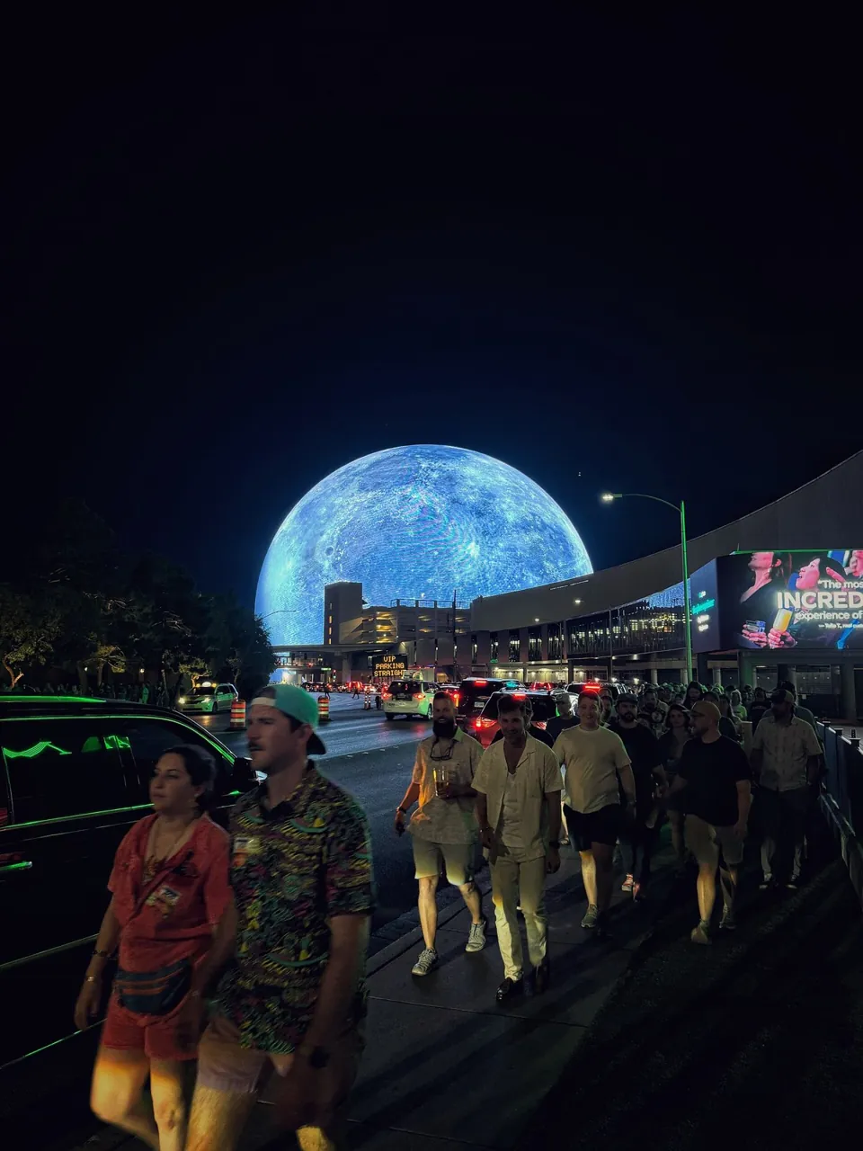 Exterior nocturno de Sphere en abril de 2024 · archivo 2024