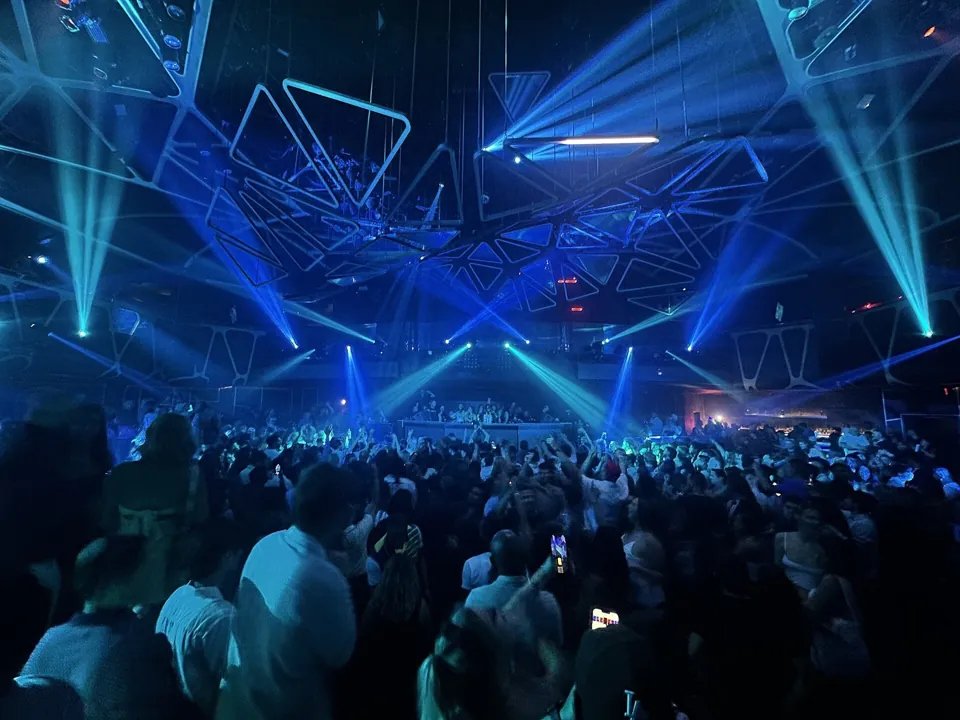 Interior de Hakkasan durante una presentación de Lil Jon · archivo 2025