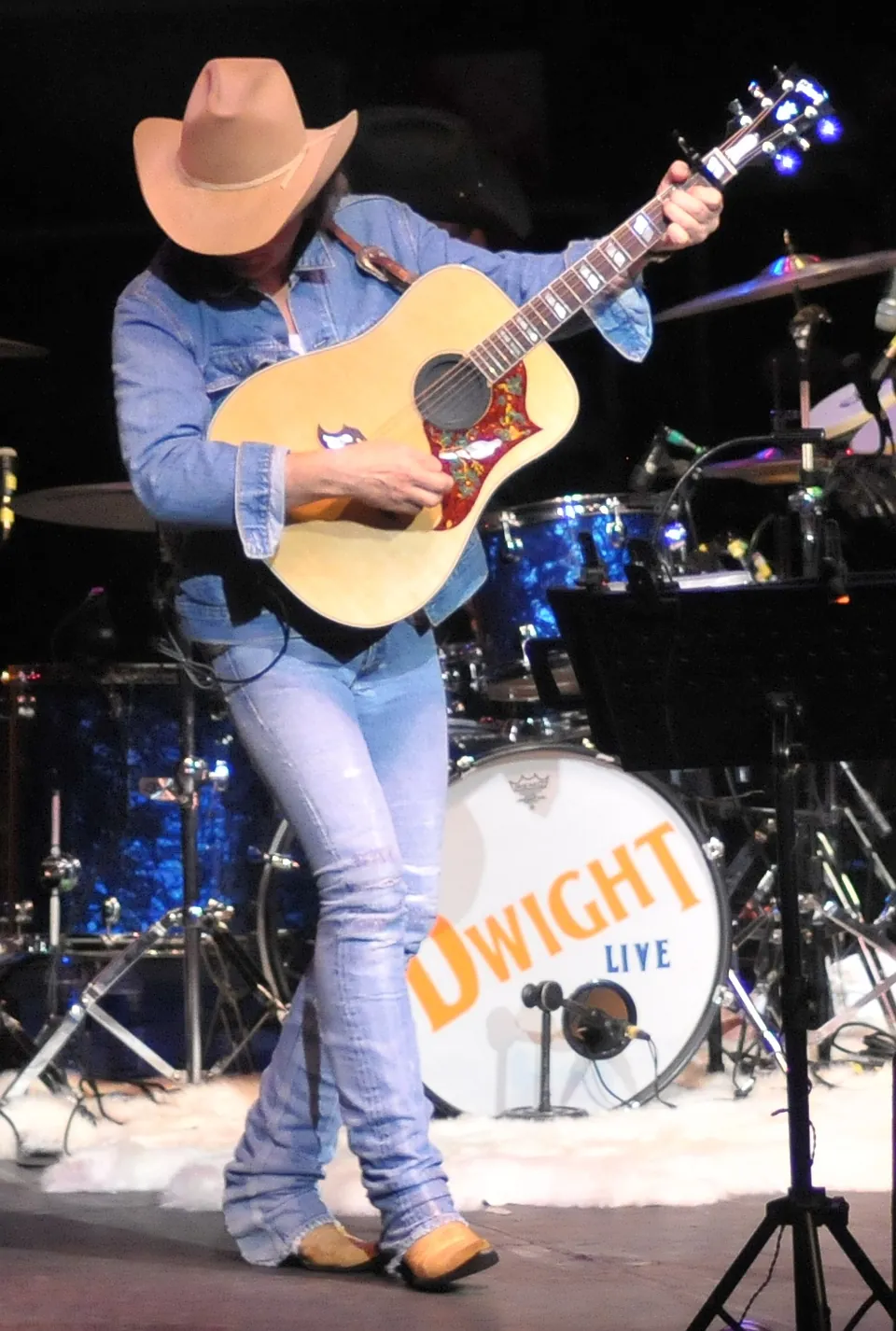 Dwight Yoakam en San Diego County Fair · 19 de junio de 2008. Fotografía de archivo; no corresponde a la presentación anunciada en Las Vegas.