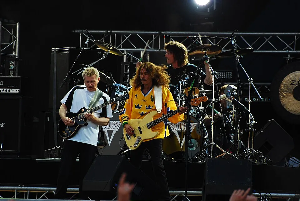 Triumph en Sweden Rock · 7 de junio de 2008. La formación histórica de esta imagen no confirma la alineación del concierto anunciado.