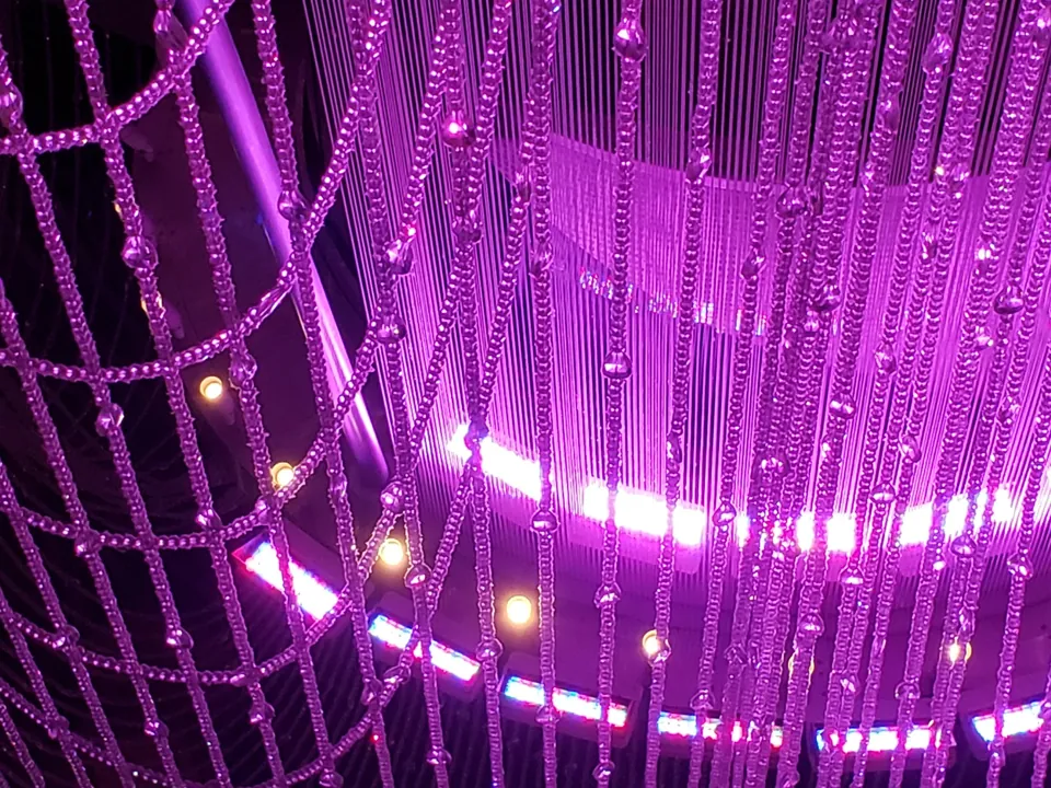 The Chandelier, Cosmopolitan · archivo 2019